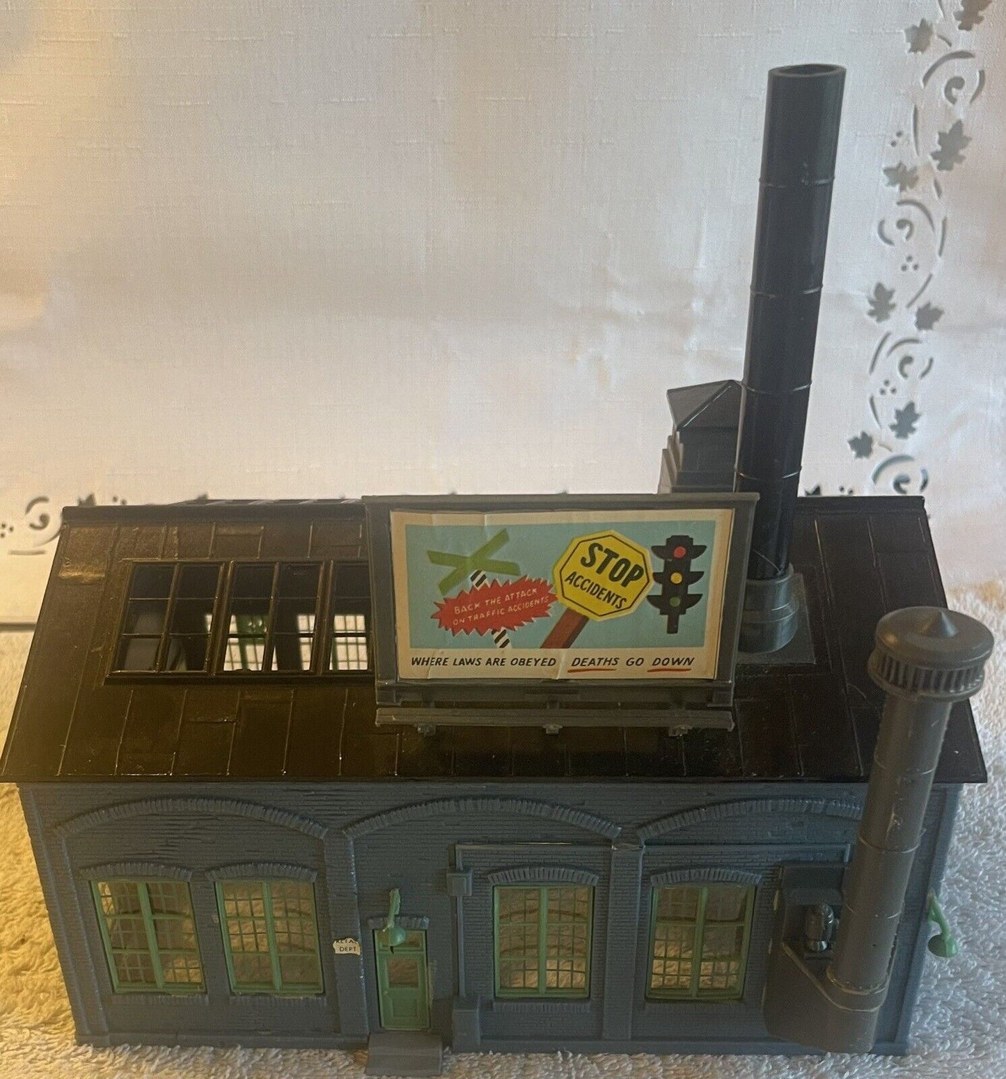 HO Scale Plasticvill Superior Baking Company. Assembled. C-6 Very Good Condition