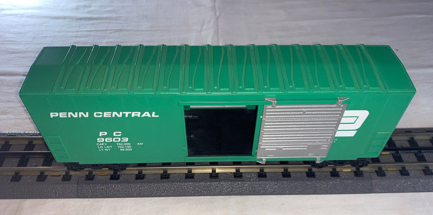 🚂 Lionel 9063 Penn Central Boxcar, Green. C-7 Excellent Condition. TESTED!