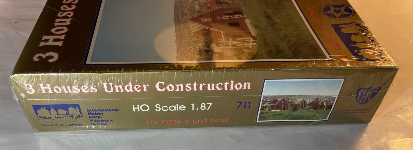 🚂 HO Scale IHC 711 - 3 Houses Under Construction. Brand New / Sealed In OB!!