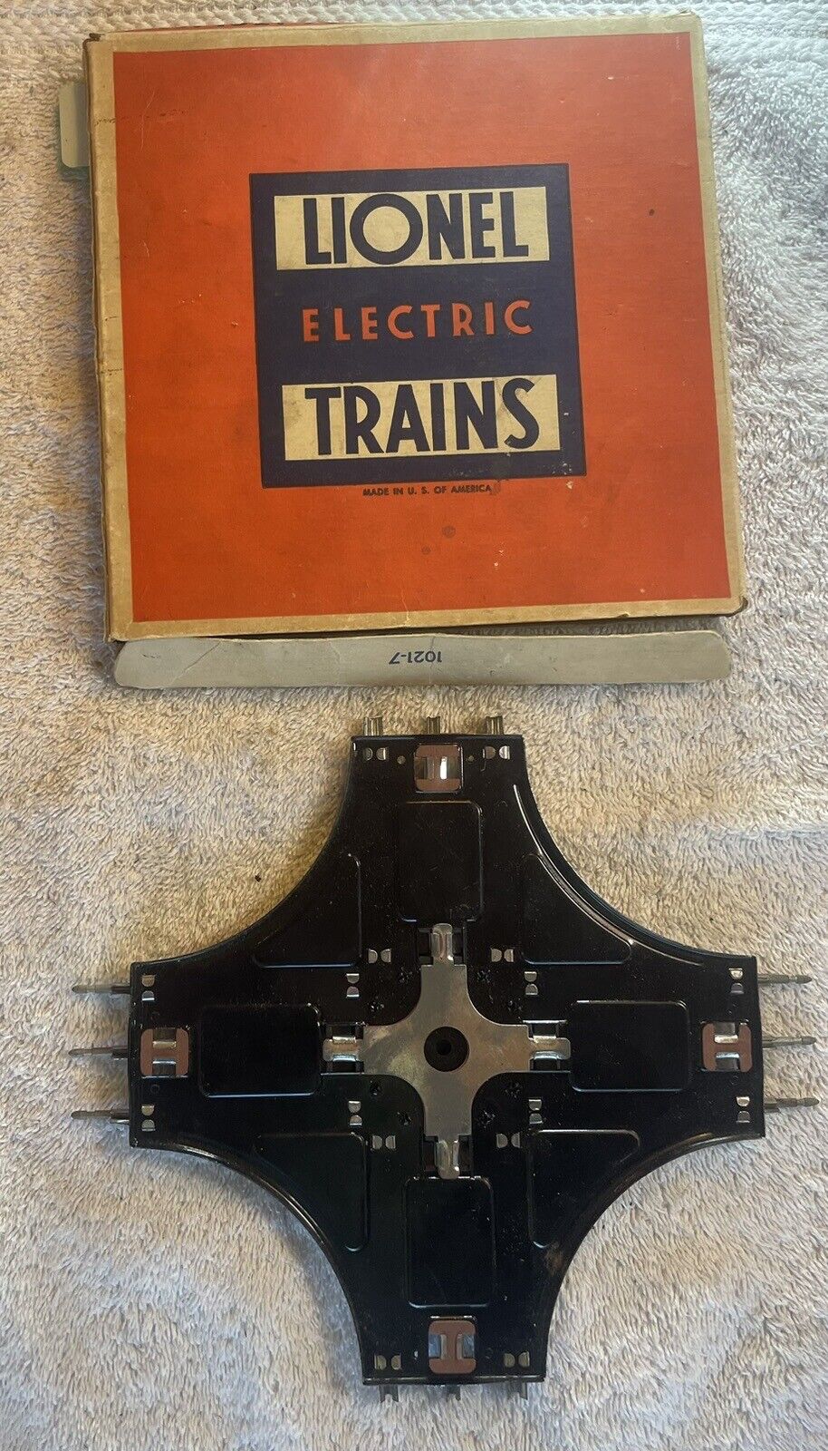 Lionel 1021 90 Degree Crossover in OB. Very Good Condition.