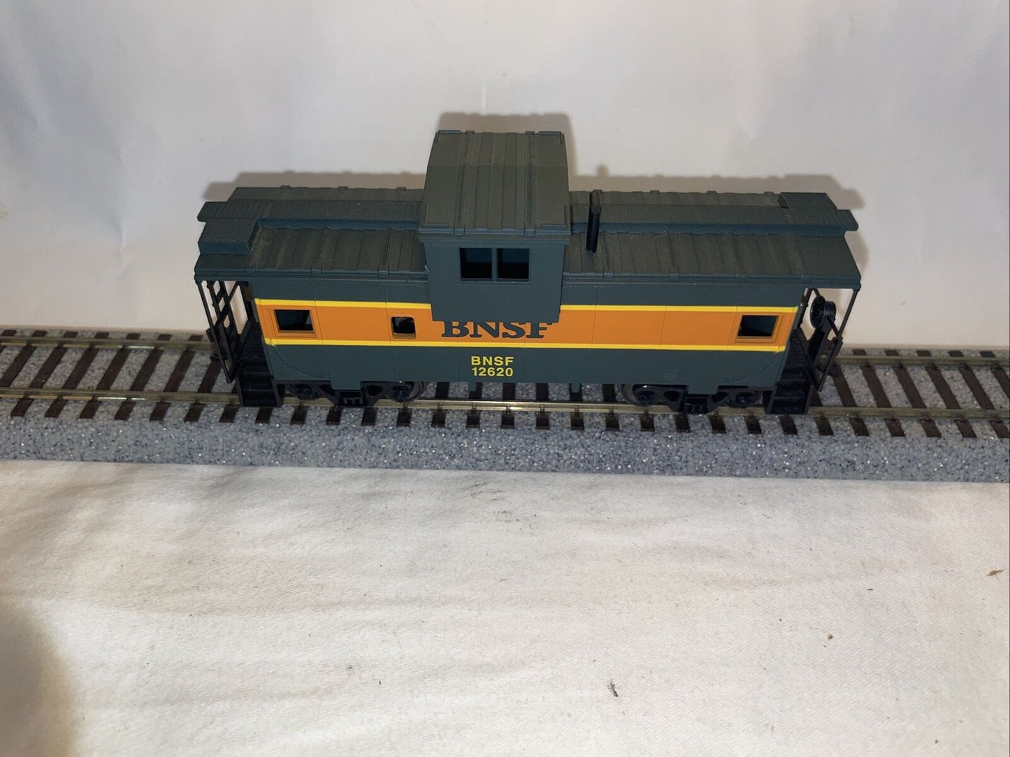 🚂 HO Scale HO Walthers 931-707 BNSF #12620 Caboose Knuckle Coupler C7 Excellent