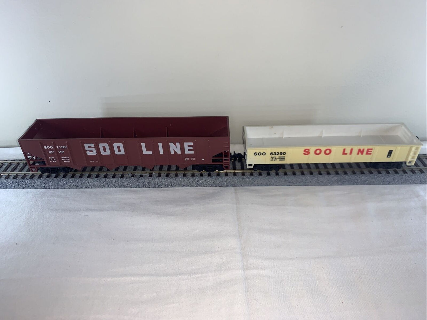 🚂 Set of 2 HO Scale SOO LINE Cars. 1 BNIB Mehano Hopper & 1 C6 Bachmann Gondola